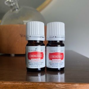 Young living lemongrass oils.